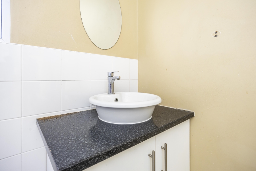 4 Bedroom Property for Sale in Cambridge West Eastern Cape